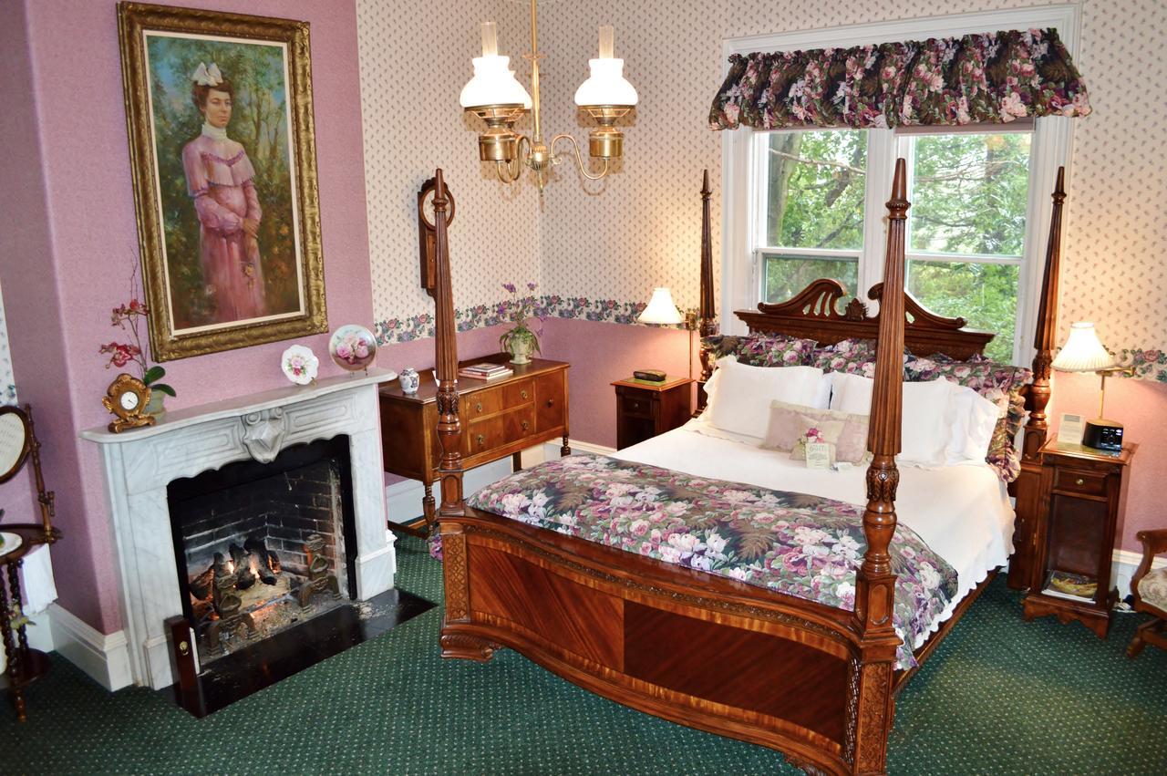 The Gables Wine Country Inn Santa Rosa Room photo