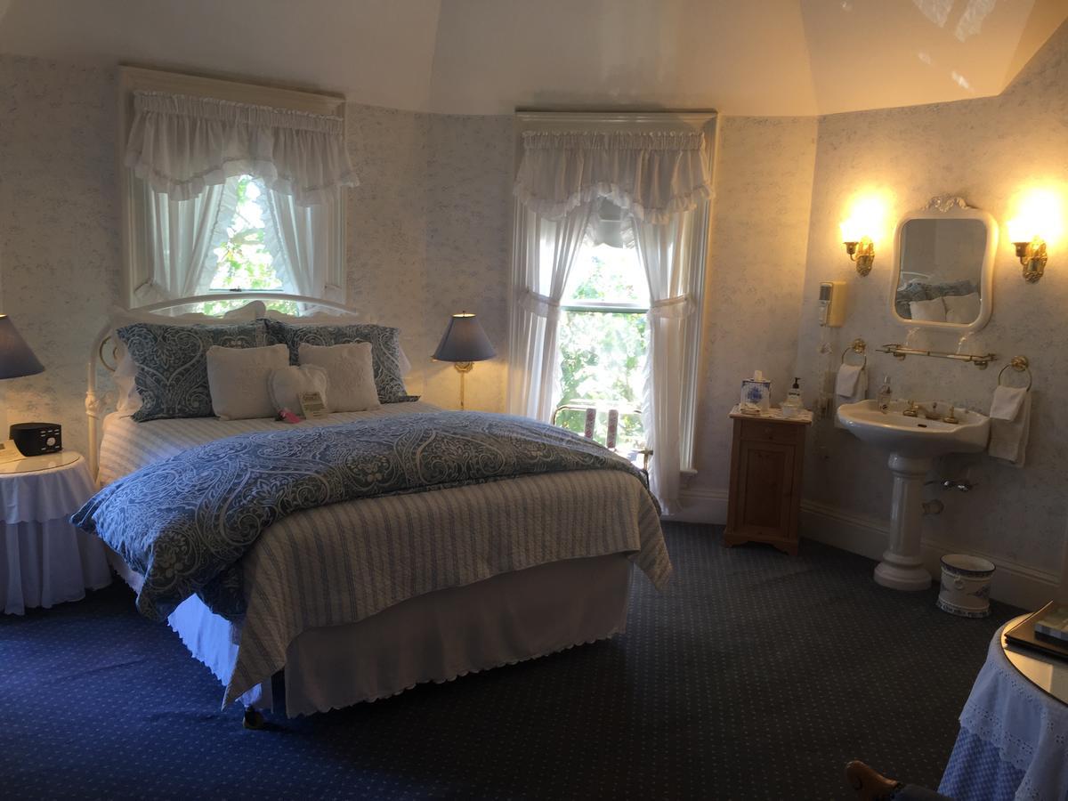 The Gables Wine Country Inn Santa Rosa Room photo